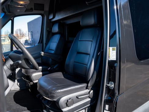 Used 2014 Mercedes-Benz Sprinter 2500 image 10