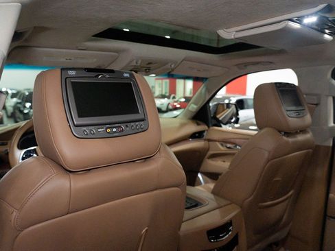 Used 2016 Cadillac Escalade ESV Platinum AWD/4WD image 31