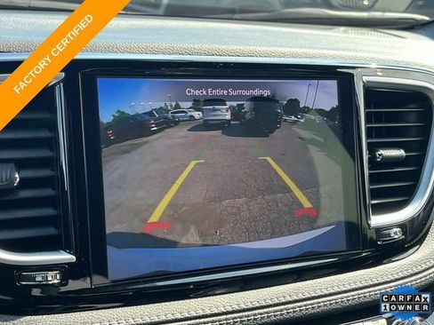 Certified 2025 Chrysler Pacifica Limited FWD image 34