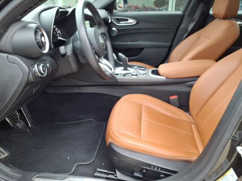 Used 2022 Alfa Romeo Giulia Ti image 12