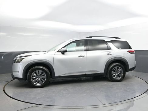 Used 2024 Nissan Pathfinder SV FWD image 4