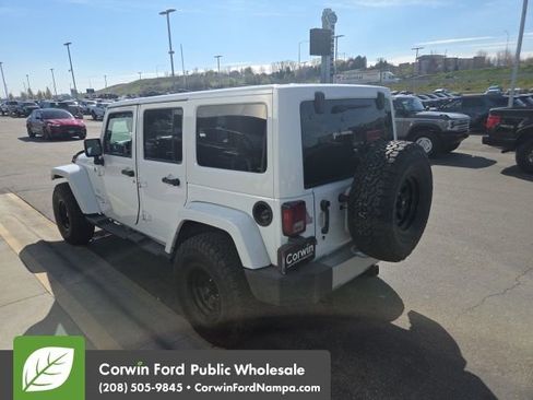 Used 2015 Jeep Wrangler Unlimited Sahara w/ Connectivity Group image 5