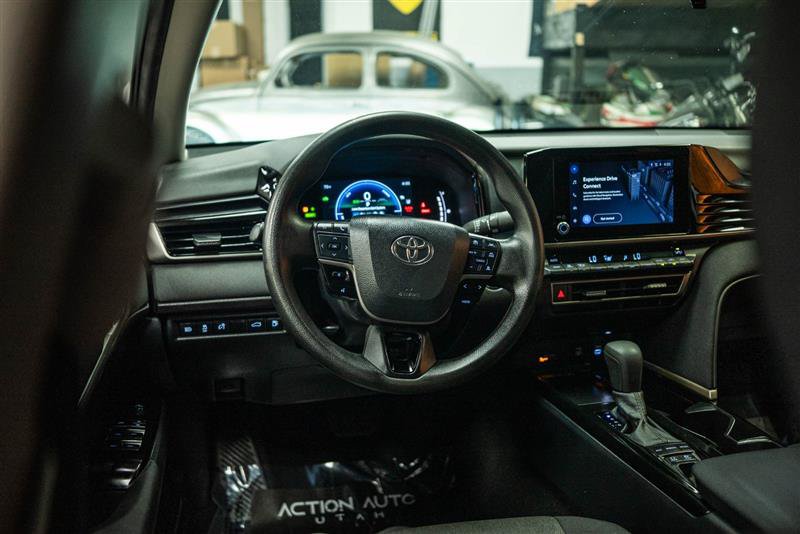 Used 2025 Toyota Camry LE FWD image 15