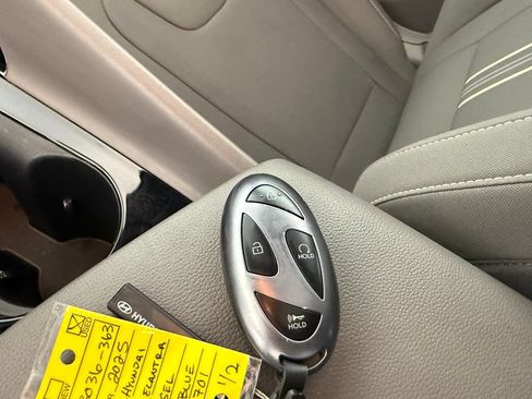 Used 2025 Hyundai Elantra SEL FWD image 23