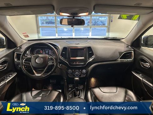 Used 2019 Jeep Cherokee Latitude Plus w/ Cold Weather Group AWD/4WD image 9