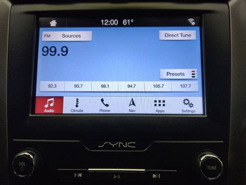 Used 2019 Ford Fusion SE FWD image 25