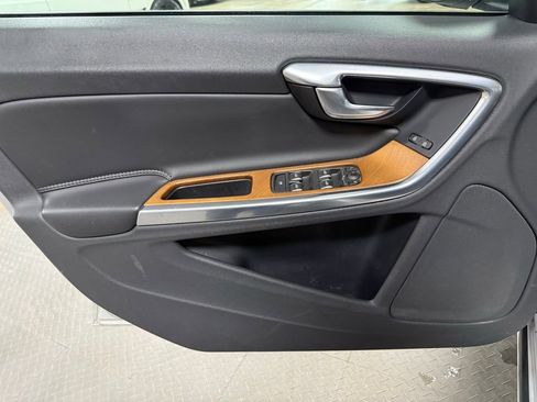 Used 2016 Volvo S60 T5 Inscription Platinum image 6