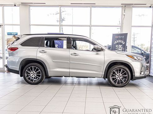 Used 2018 Toyota Highlander SE w/ Protection Package #3 AWD/4WD image 9