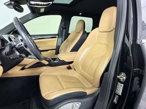 Used 2016 Porsche Cayenne image 5