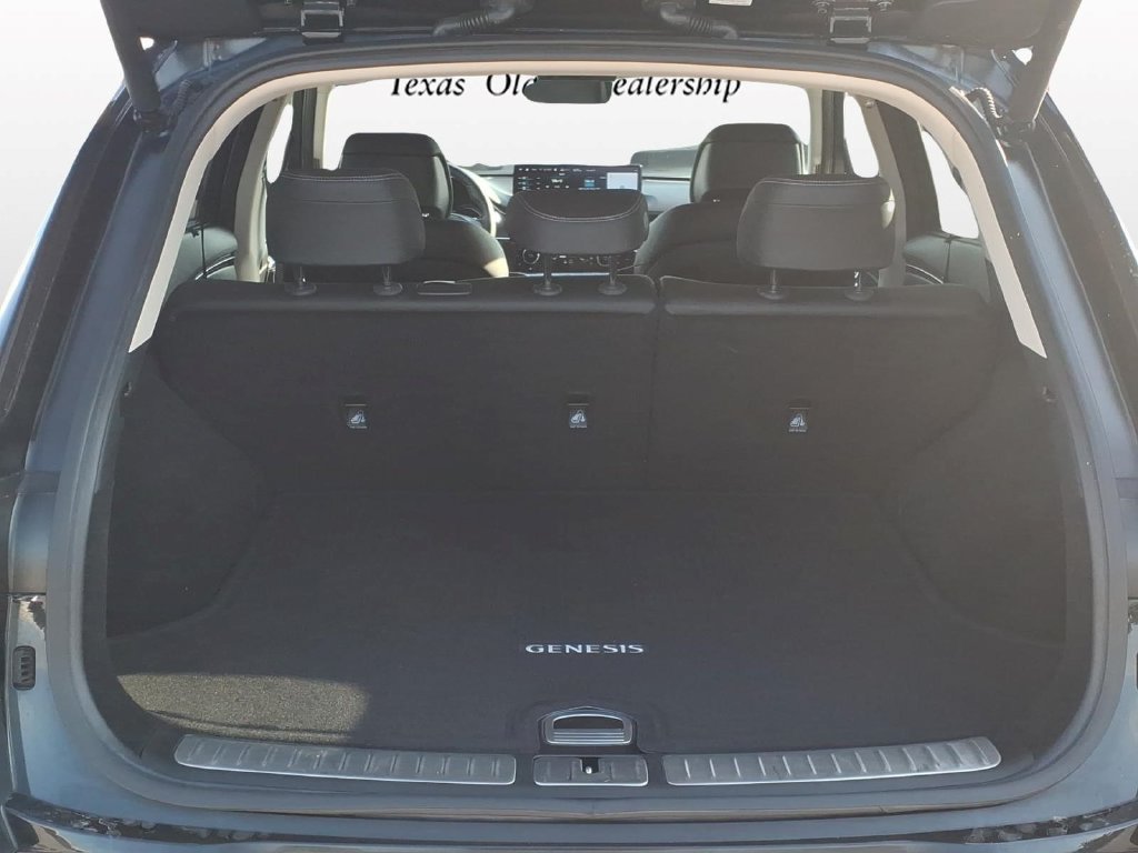 Used 2023 Genesis GV70 2.5T w/ Advanced Package AWD/4WD image 10