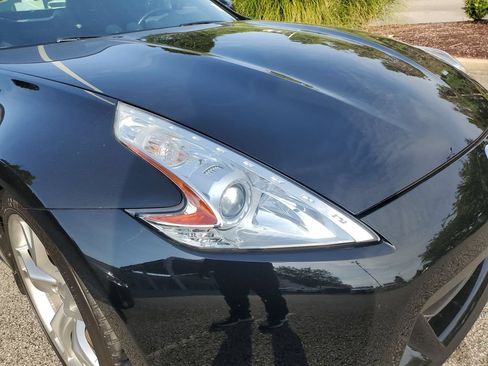 Used 2011 Nissan 370Z Touring w/ Sport Pkg RWD image 2