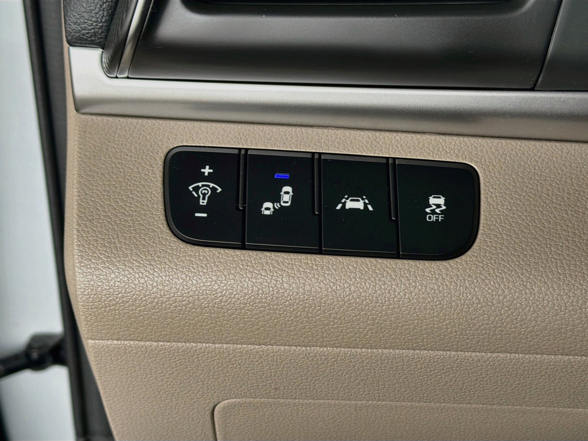 Used 2020 Hyundai Elantra SEL FWD image 16