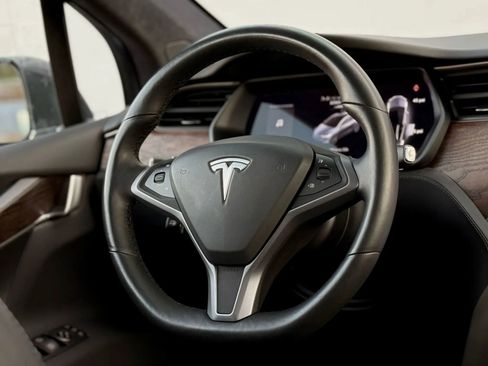 Used 2018 Tesla Model X 100D image 13