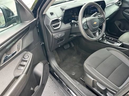 Used 2025 Chevrolet TrailBlazer LT FWD image 9