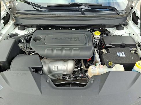 Used 2020 Jeep Cherokee Latitude Plus AWD/4WD image 28