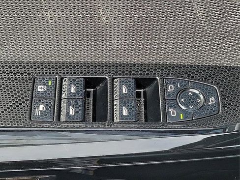Used 2025 BMW 740i RWD image 21