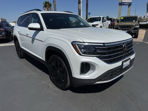 Used 2026 Volkswagen Atlas SE FWD image 2