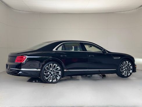 New 2025 Bentley Flying Spur Plug-In Hybrid image 2