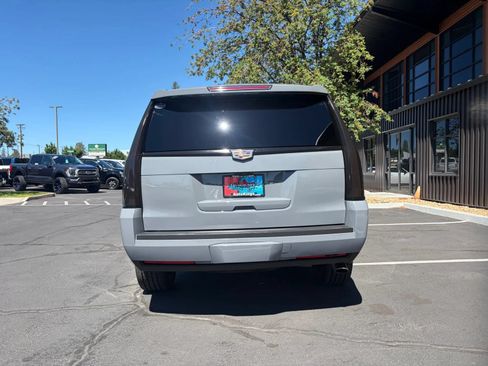 Used 2017 Cadillac Escalade Platinum AWD/4WD image 4