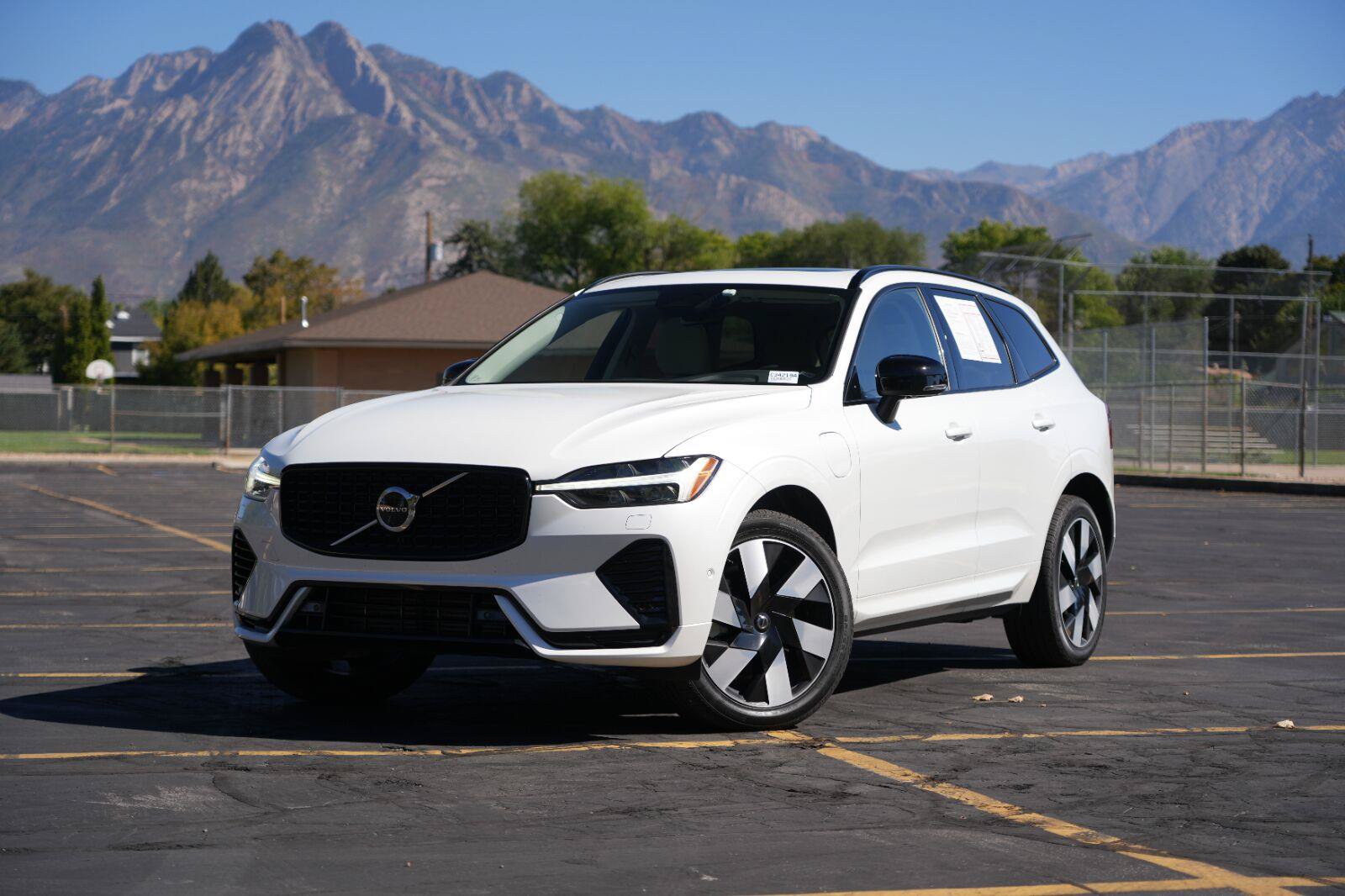 Used 2025 Volvo XC60 T8 Plus w/ Protection Package Premier AWD/4WD image 1
