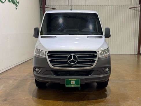 Used 2021 Mercedes-Benz Sprinter 2500 image 2