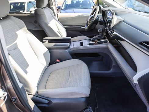 Certified 2023 Toyota Sienna LE w/ LE Plus Package FWD image 10