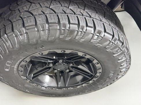 Used 2018 Jeep Wrangler Unlimited Sport S AWD/4WD image 11