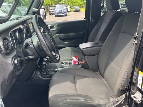 Used 2019 Jeep Wrangler Unlimited Sport S AWD/4WD image 3