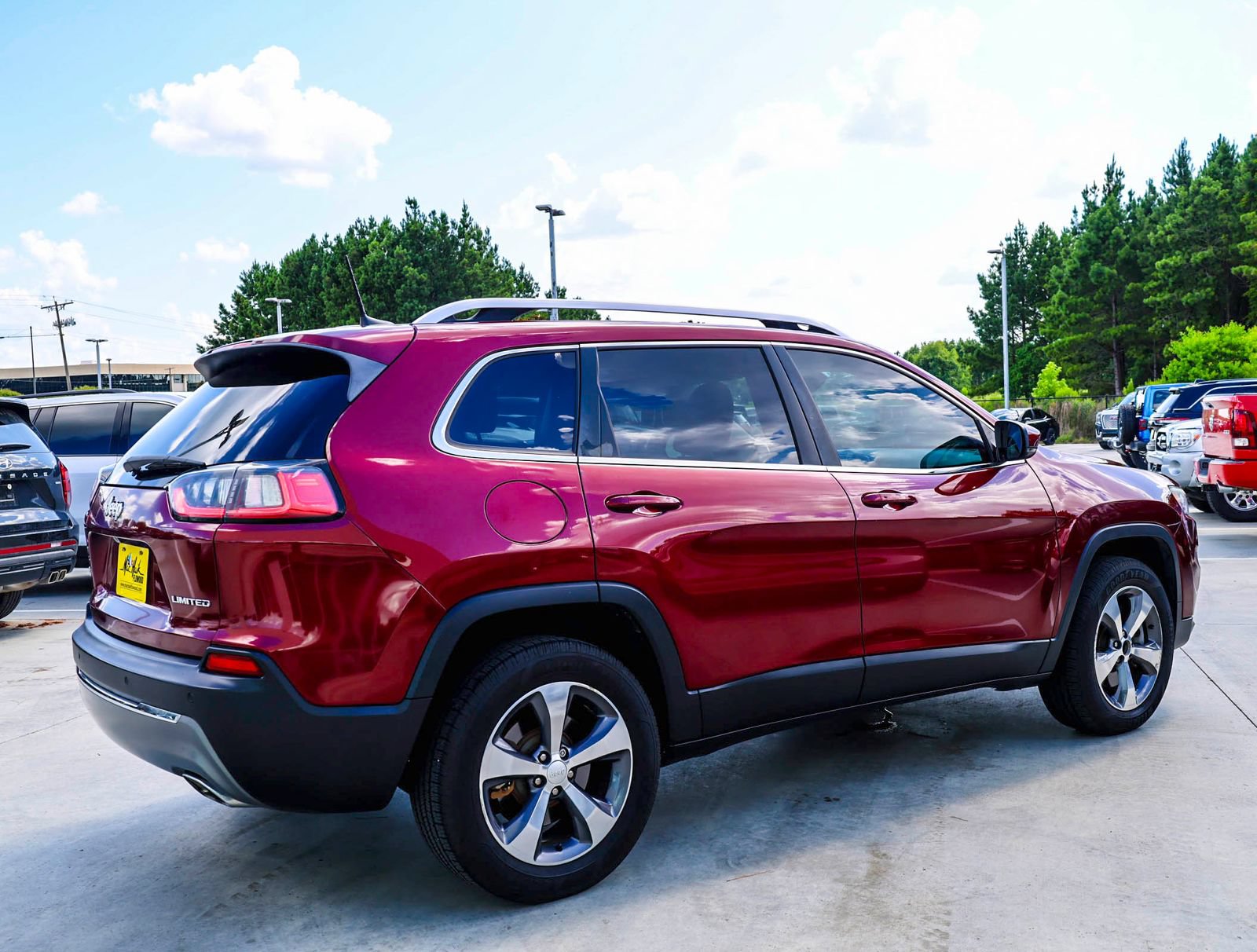 Used 2019 Jeep Cherokee Limited AWD/4WD image 7