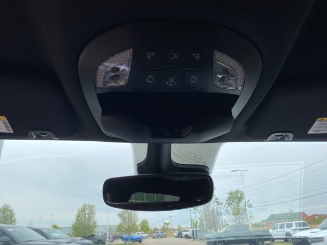 New 2027 Chrysler Pacifica Select FWD image 8