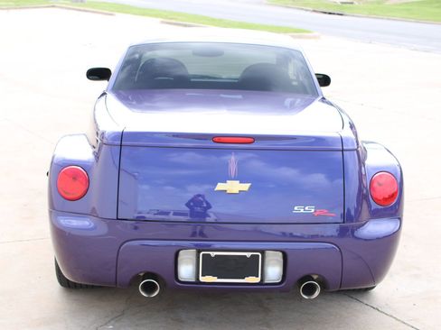 Used 2004 Chevrolet SSR w/ Preferred Equipment Group RWD image 24