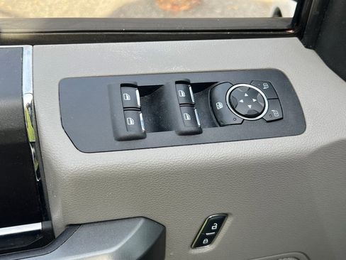 Used 2016 Ford F150 XLT image 15