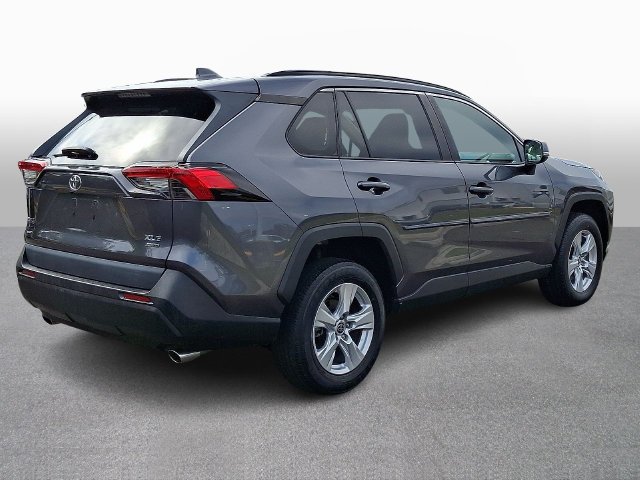 Used 2021 Toyota RAV4 XLE w/ Convenience Package AWD/4WD image 4