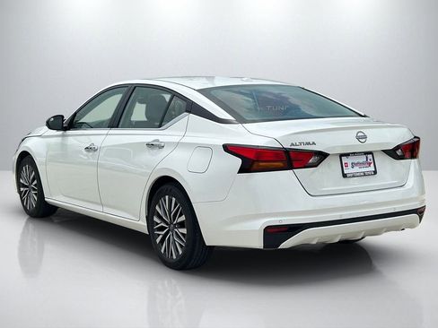Used 2025 Nissan Altima 2.5 SV FWD image 7