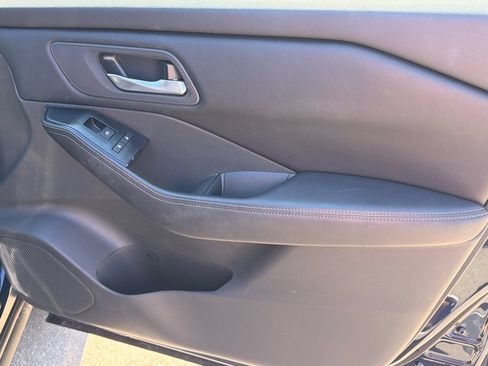 Used 2025 Nissan Rogue SV FWD image 14