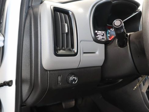 Used 2020 Chevrolet Colorado W/T w/ WT Convenience Package RWD image 13