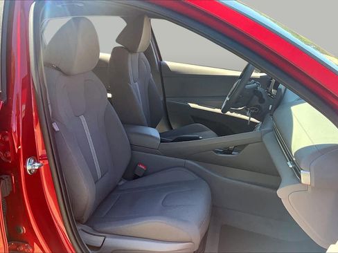 Used 2025 Hyundai Elantra SE w/ Cargo Package FWD image 8