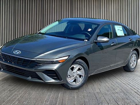 New 2026 Hyundai Elantra SE FWD image 2