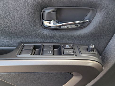 Used 2024 Nissan Titan SV w/ SV Bronze Edition Package image 15