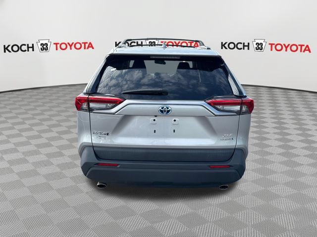 Used 2021 Toyota RAV4 XLE w/ Convenience Package AWD/4WD image 4