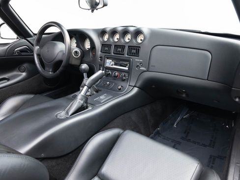 Used 2002 Dodge Viper RT/10 RWD image 2