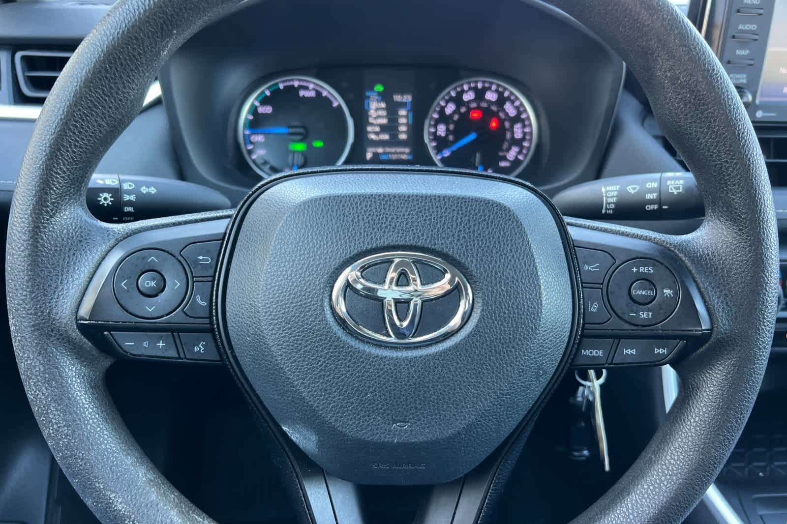 Used 2021 Toyota RAV4 LE AWD/4WD image 24