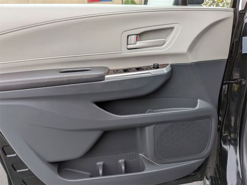 Used 2024 Toyota Sienna LE image 11