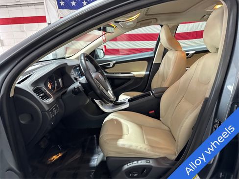 Used 2017 Volvo S60 T5 Dynamic image 9