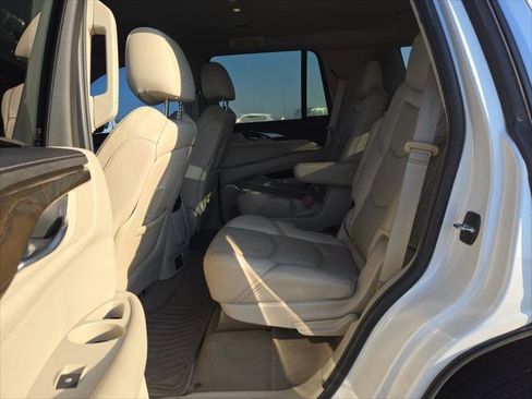 Used 2018 Cadillac Escalade 2WD image 18