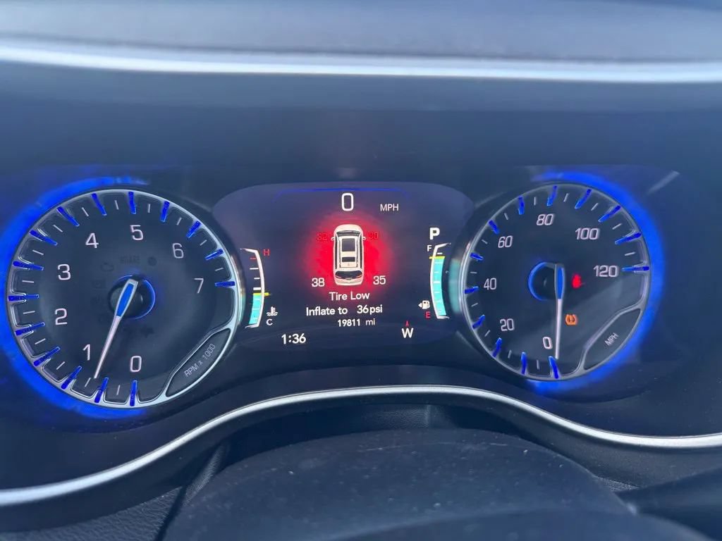 Used 2024 Chrysler Pacifica Touring-L FWD image 24