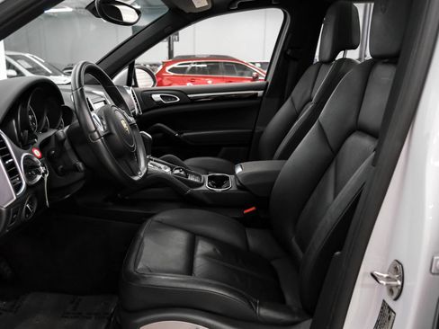 Used 2014 Porsche Cayenne Platinum Edition AWD/4WD image 3