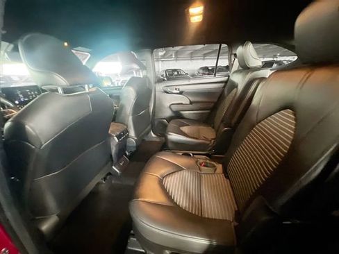 Used 2023 Toyota Highlander XSE FWD image 27
