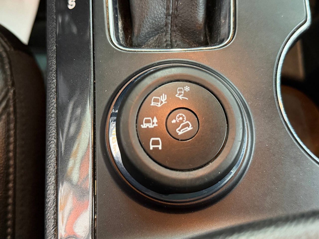 Used 2016 Ford Explorer XLT w/ Equipment Group 202A AWD/4WD image 25