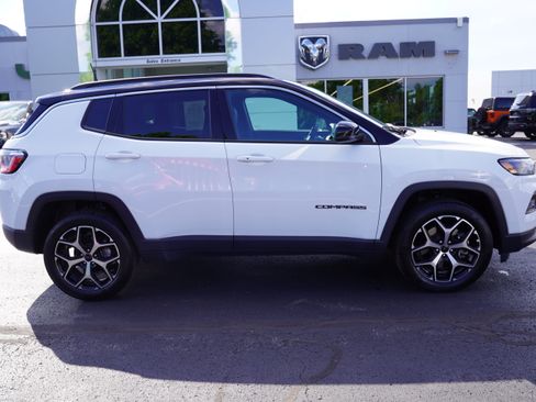 Used 2026 Jeep Compass Limited AWD/4WD image 2